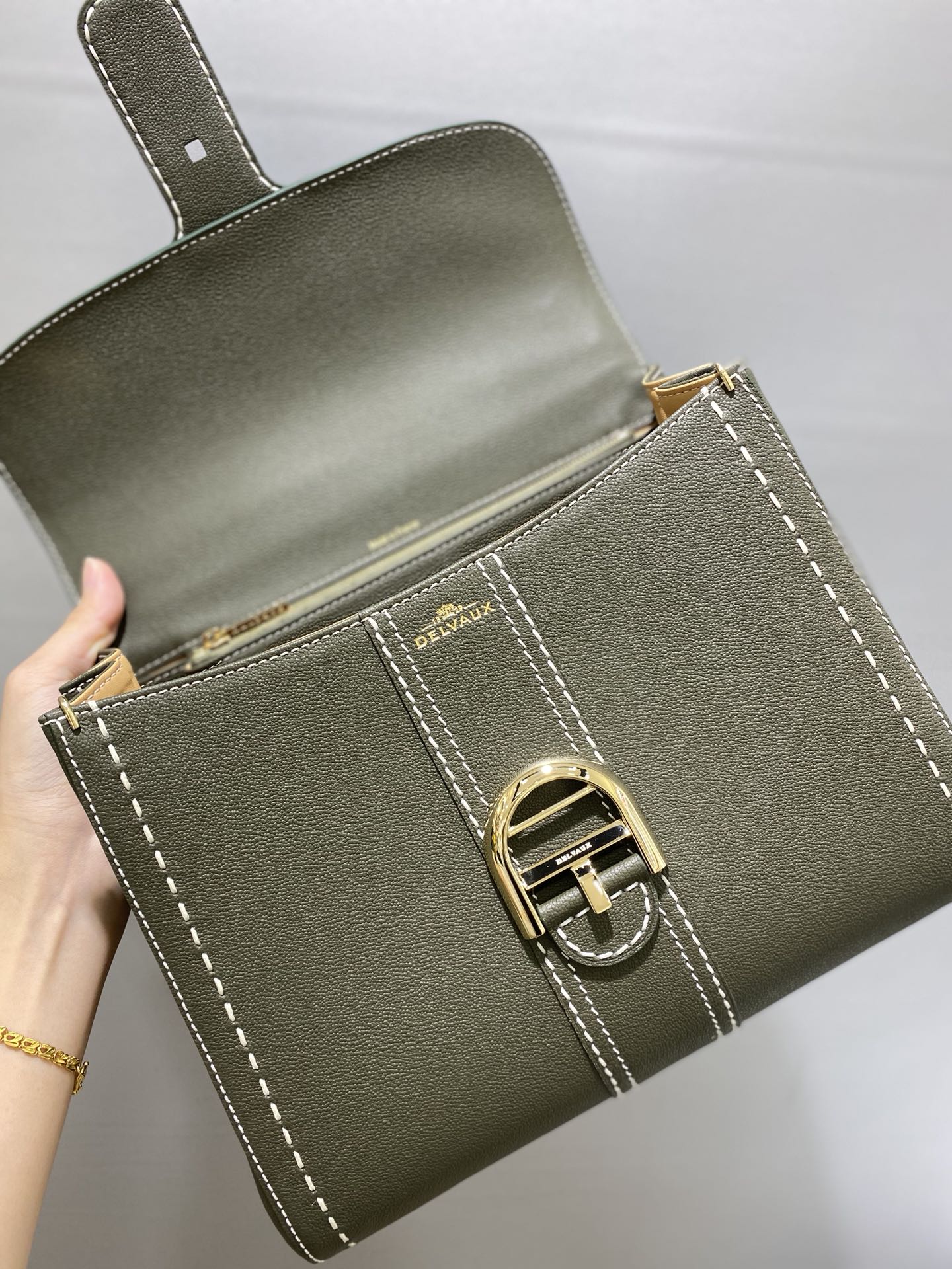 델보 브리앙 박스백 미듐